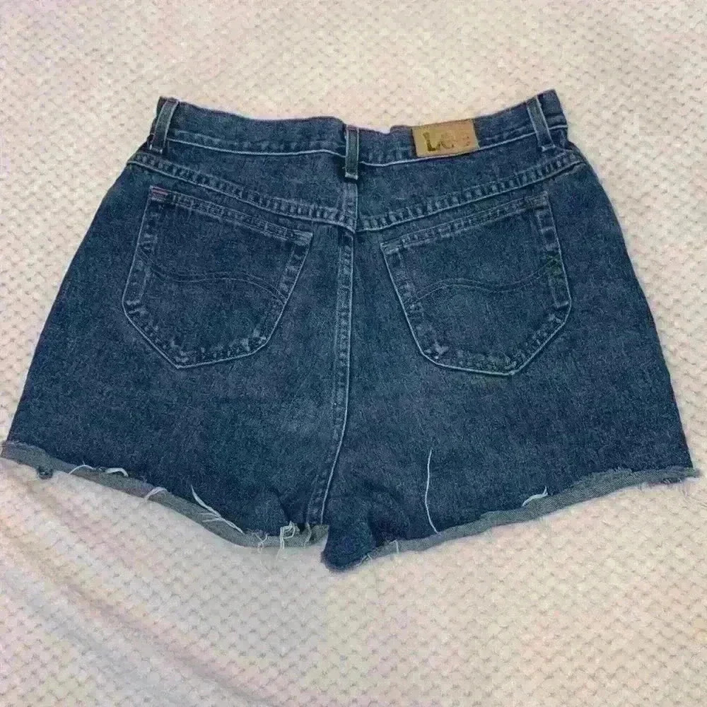 Lee dark wash high waisted short sz 32 summer cutoffs frayed casual 90s vintage - Picture 6 of 7